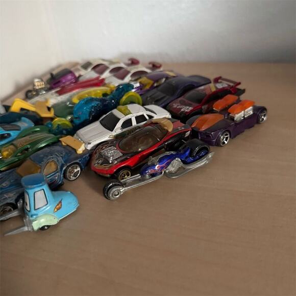 Lot of 19 Hot Wheels & Diecast Cars Toy Collectibles y2k & undated - Picture 4 of 11